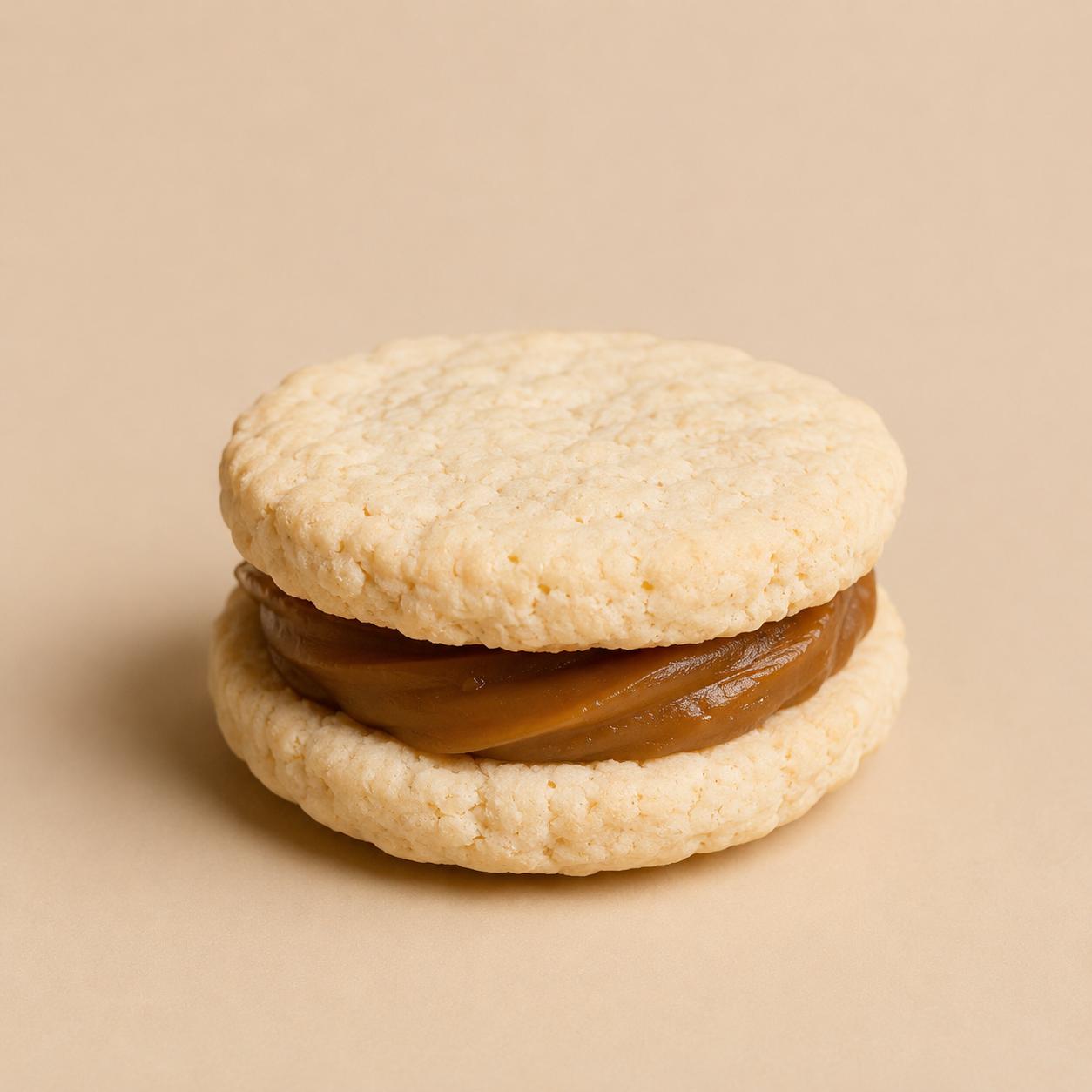 Alfajor TRANKA partido al medio mostrando el dulce de leche